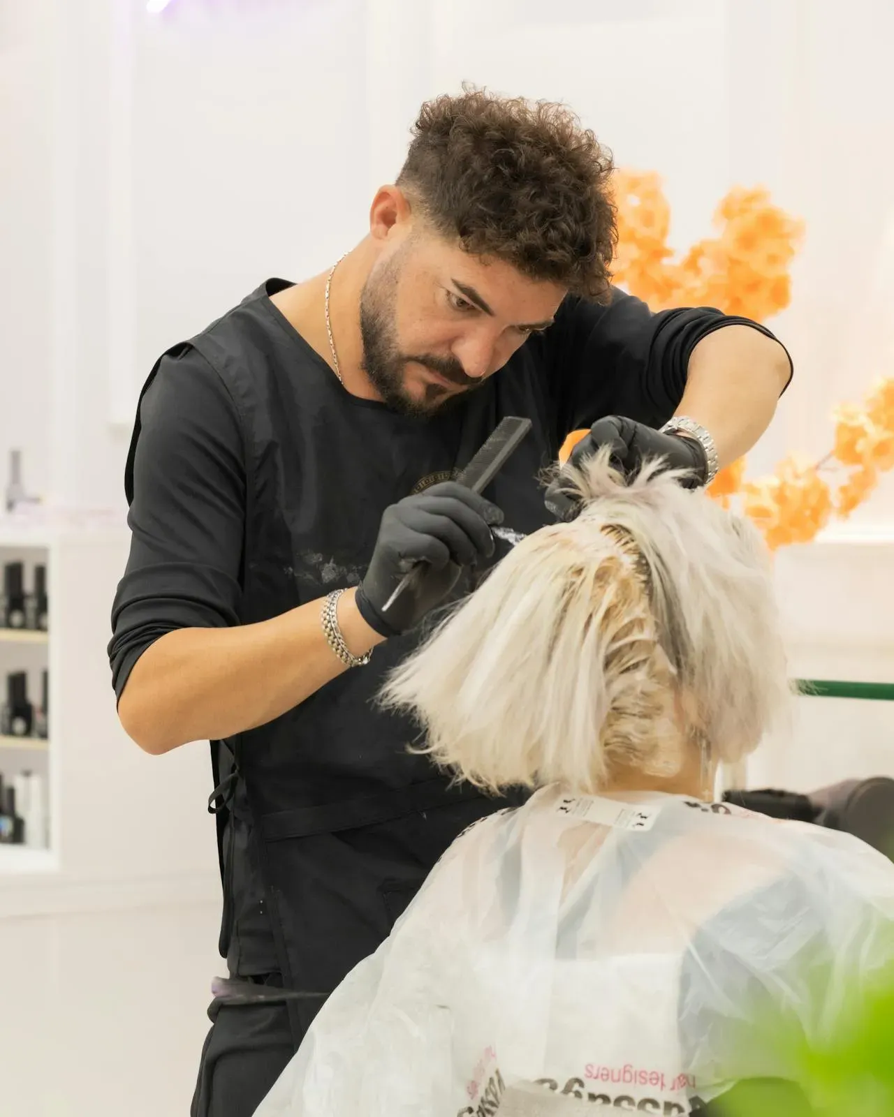 Tomek Zieliński – barber w salonie fryzjerskim Sofi w Katowicach